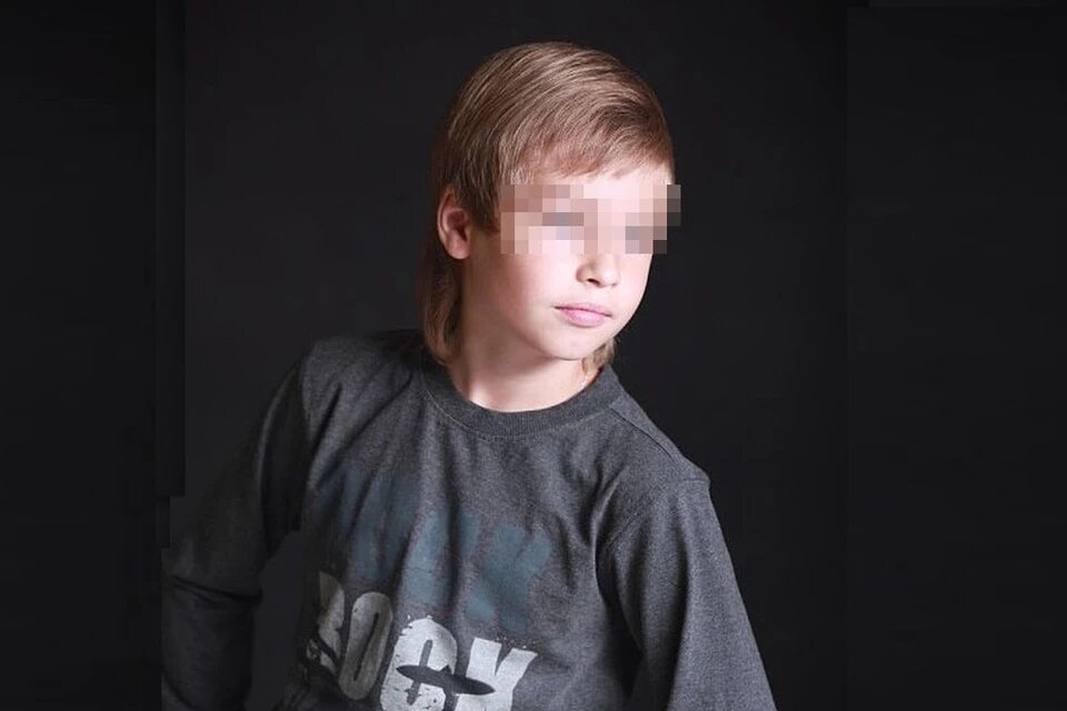 Школьник в суде категорически выступал против жизни с родным отцом.