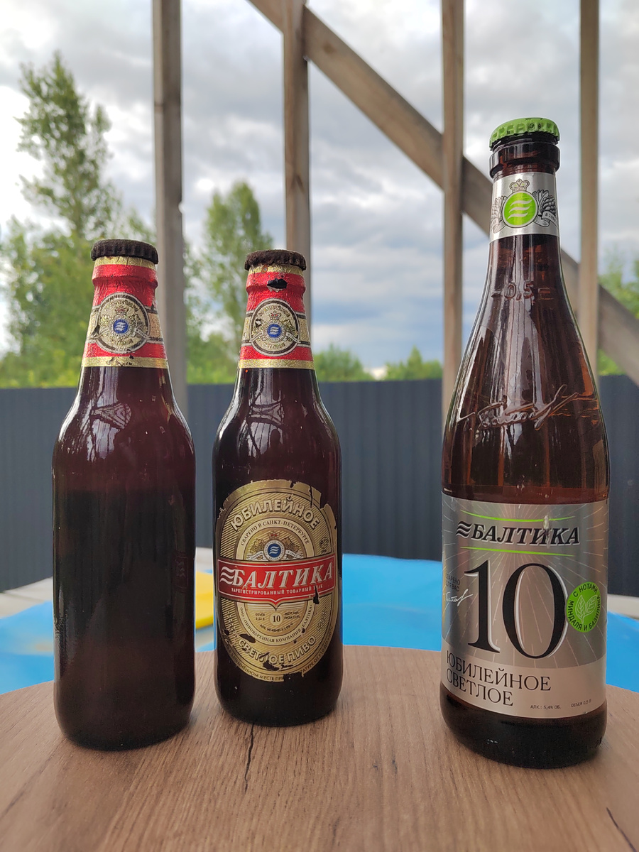 Этикетки потрепало, крышки немного поржавели, всё-таки настоящий был металл, тогда ещё, не то что сейчас - хлеб не плесневеет, металл не ржавеет, пластмассовый мир победил