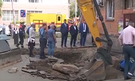     Жители пострадавшей от провала грунта пятиэтажки ждут заключения экспертизы