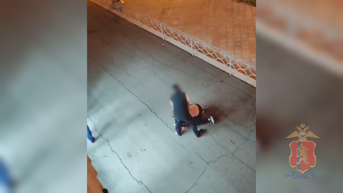     Железногорец избил прохожего и забрал у него золотую цепочку