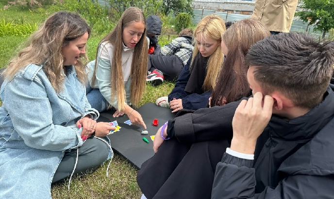 "Зелёные понедельник" - это понятные всем нескучные лекции на зелёных лужайках ботанического сада ЧелГУ