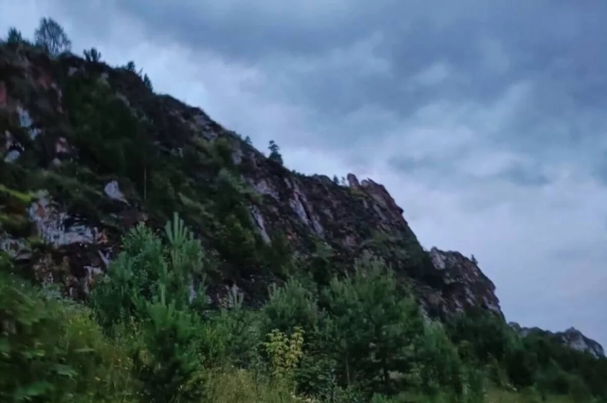    17-летняя девушка сорвалась со скалы под Челябинском, делая фото