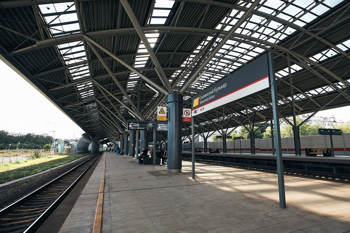    Пересадка на станции «Славянский бульвар» будет комфортной в любую погоду