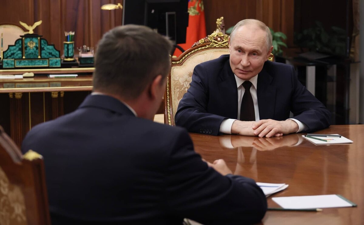 Фото: с сайта Кремля (http://static.kremlin.ru/media/events/photos/big2x/CMVBB93M8tNM36fevUPEDxF9X8DZvHDQ.jpg)