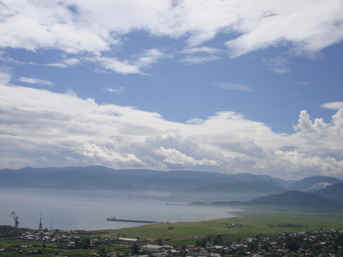 Вид на Байкал по дороге к Листвянке. Фото из архива автора. 