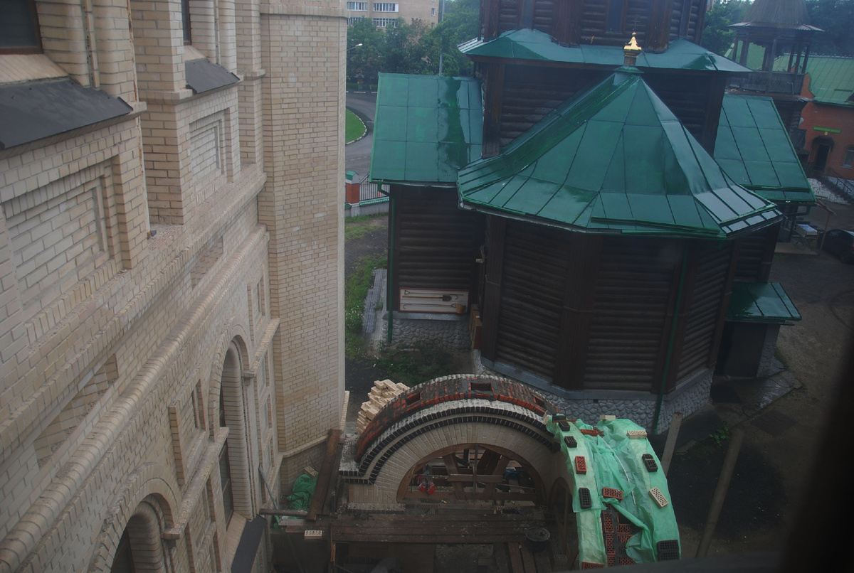 Вид на арки северо-западного крыльца