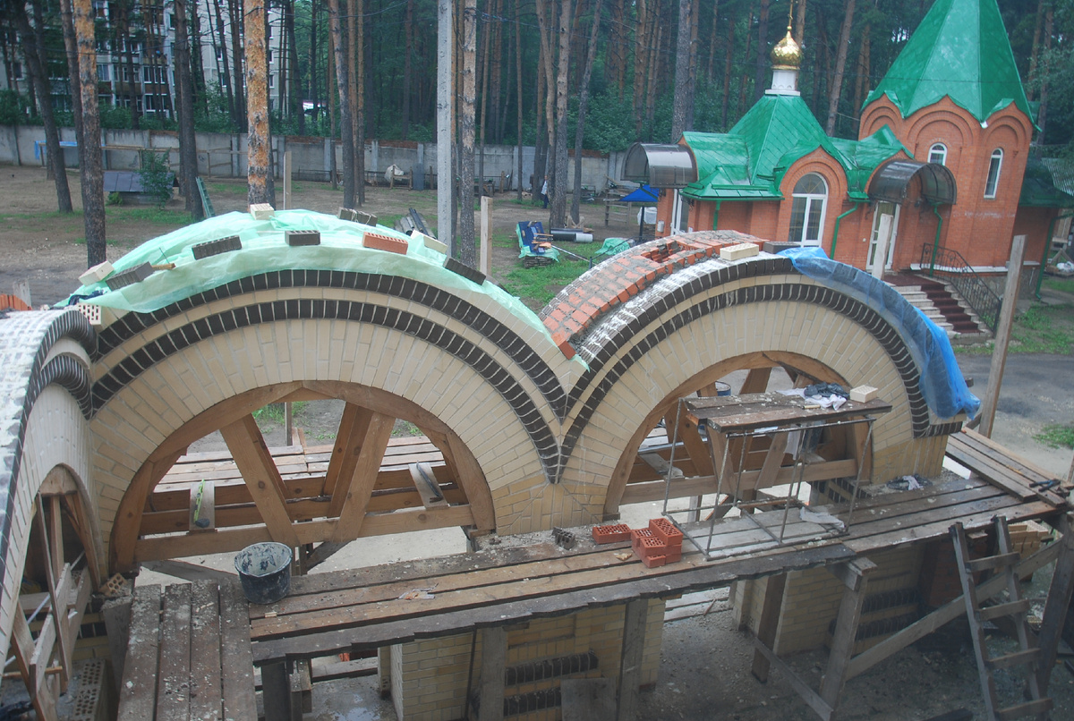 Вид на арки северо-западного крыльца