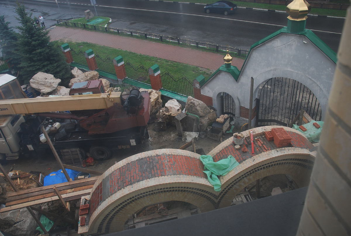 Вид на арки юго-западного крыльца