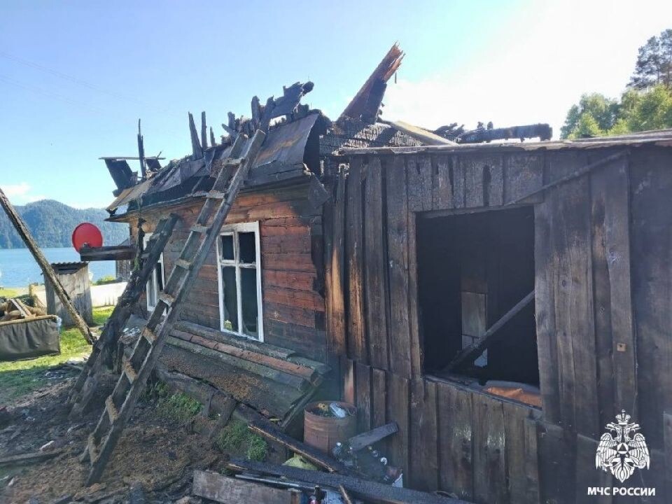    Пожар в селе Яйлю. Источник: ГУ МЧС России по Республике Алтай