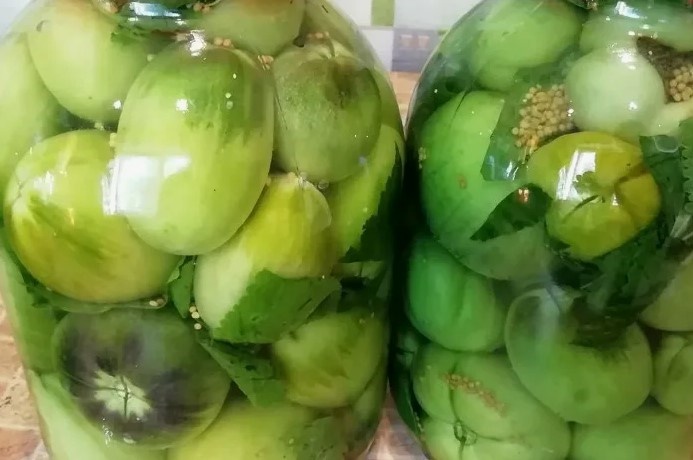 Этот рецепт квашенных зеленых помидоров на зиму передается из поколения в поколение