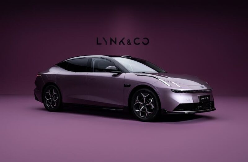    Lynk & Co представила быстрый гибридный седан 10 EM-P с автопилотом и расходом 4,2 литра