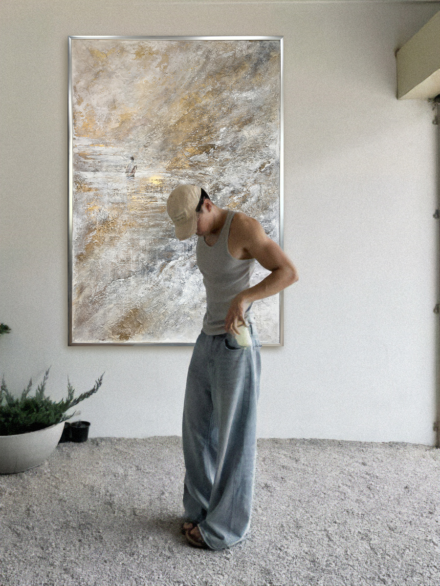 Большая светлая картина с сюжетом