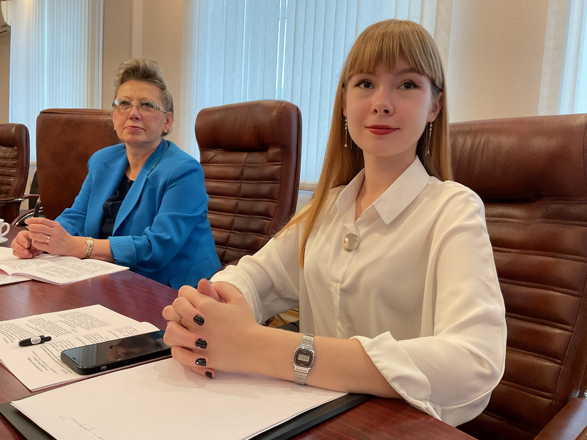 О.В. Кузьмина и М.М. Скотникова, модераторы 18 МНК в ИвГУ. Фото Е. Поцелуева.