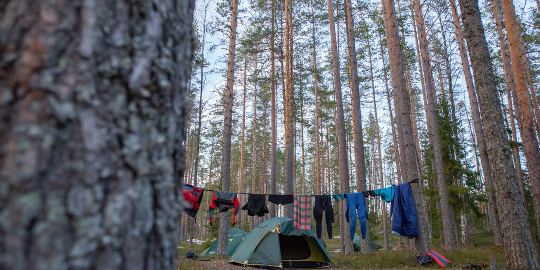 Как правильно сушить одежду и обувь в походе