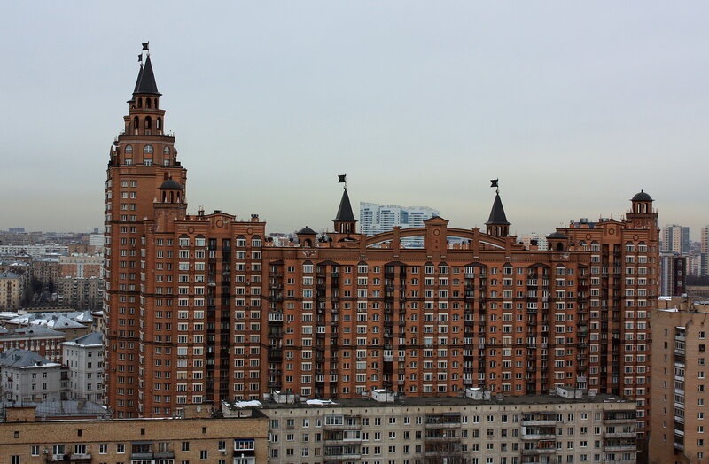 Типичный образец «лужковского стиля» в Щукино