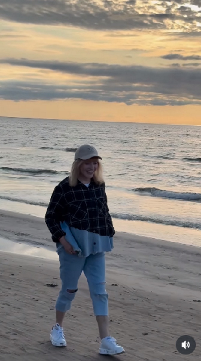 Алла Пугачева прогулялась по пляжу на Кипре. Фото: соцсети