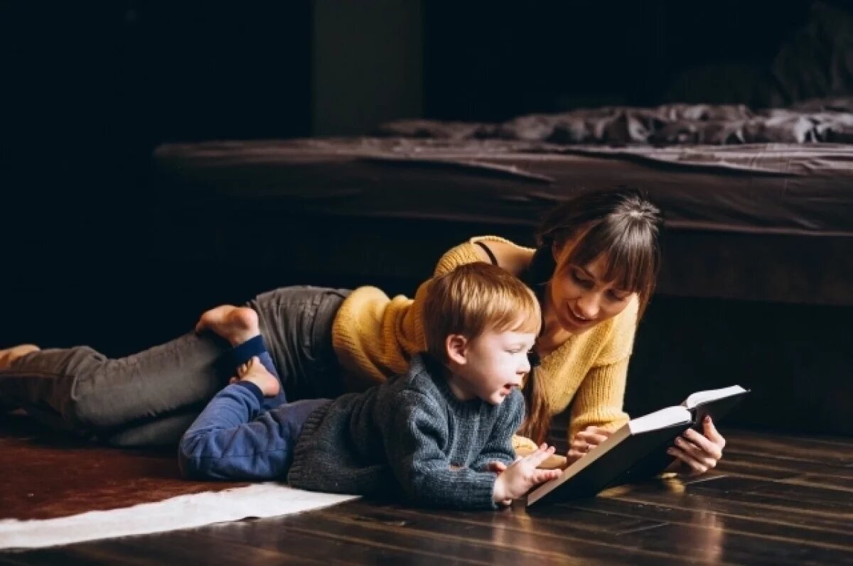    Психолог Покусаева рассказала, как мотивировать ребёнка читать летом