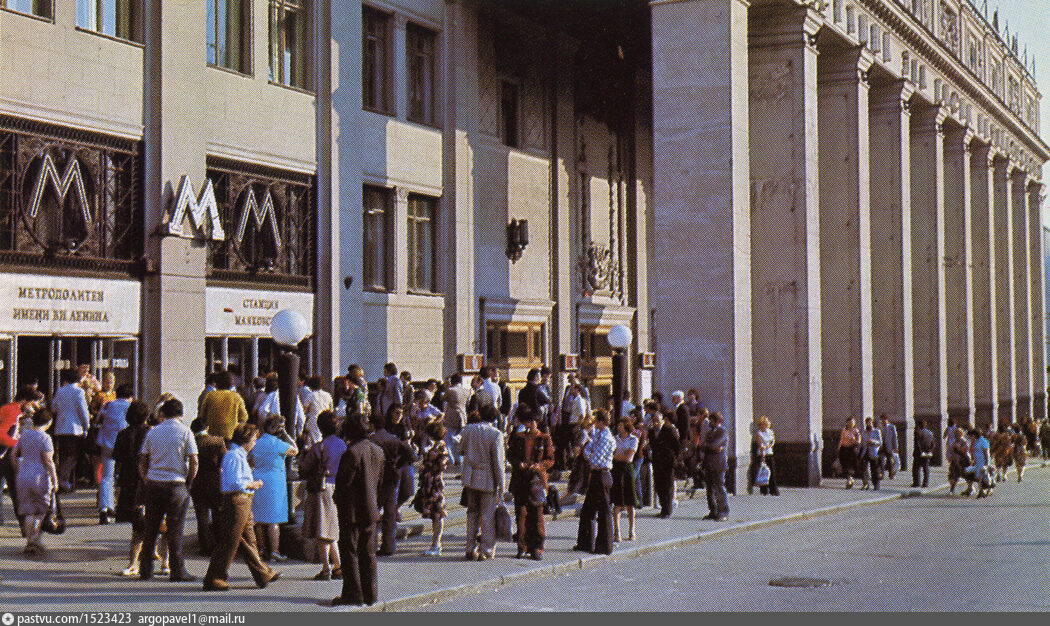 Станция метро "Маяковская", 1975 – 1978 г. Источник:Альбом "Московское метро. Фотопутеводитель".
