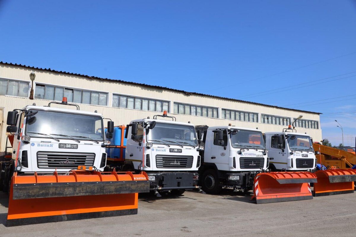    В Нижневартовске продолжают усиливать парк ремонтной и уборочной техники