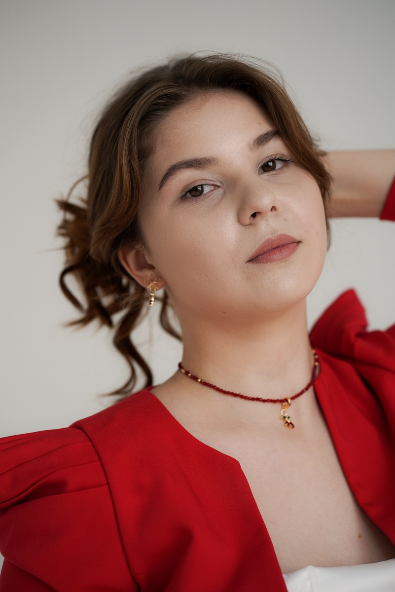 Чокер из натуральной красной шпинели со съемной  подвеской вишенки от бренда Luceria Line