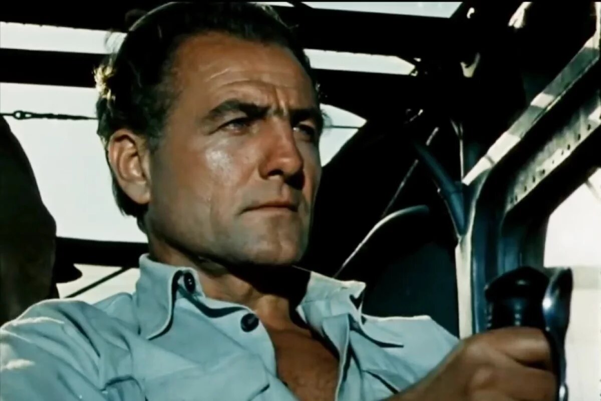    В фильме «Последний дюйм» (1958) Крюков сыграл роль лётчика Бена Энсли по одноимённому рассказу Джеймса Олдриджа. Картина принесла актёру широкую известность и премию Всесоюзного кинофестиваля за лучшую мужскую роль года.