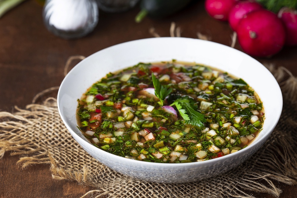    Все ингредиенты лучше резать аккуратными кубиками размером 7 мм - так в каждой ложке будет чувствоваться баланс. / iStock