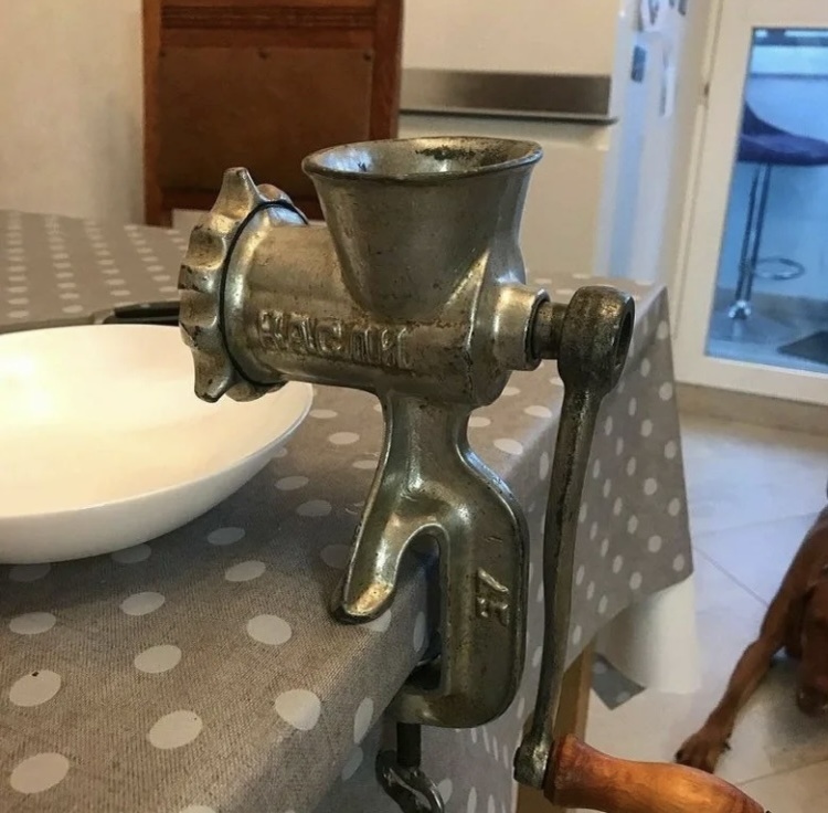 Чугунная мясорубка, фото из интернета 