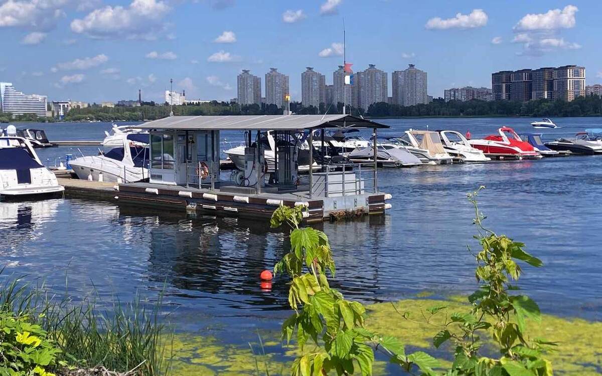    Факт незаконной реализации топлива для воронежских яхт проверяет полиция Фото редакции