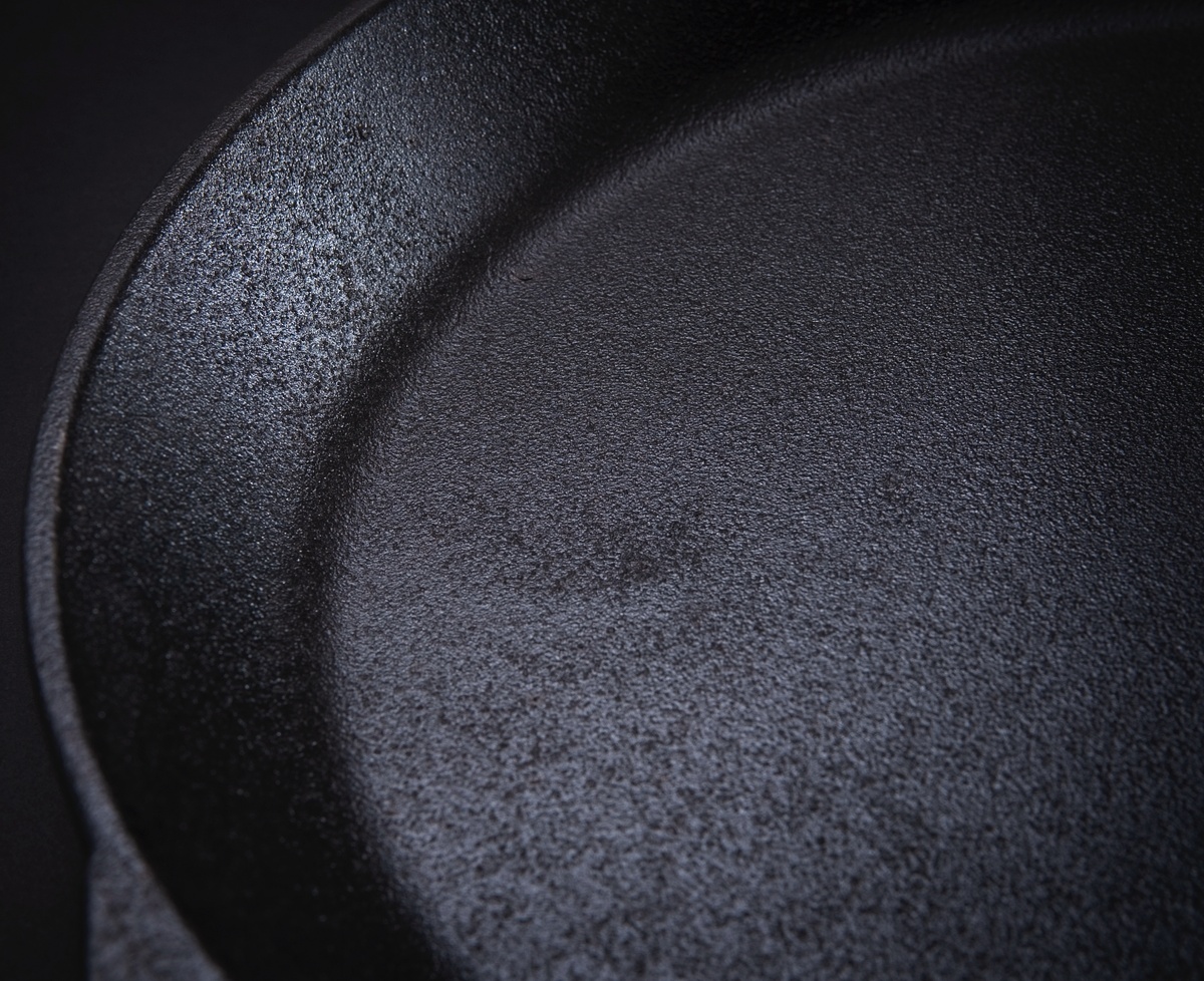 Фото защитного покрытия на чугунной сковороде Skeppshult Швеция