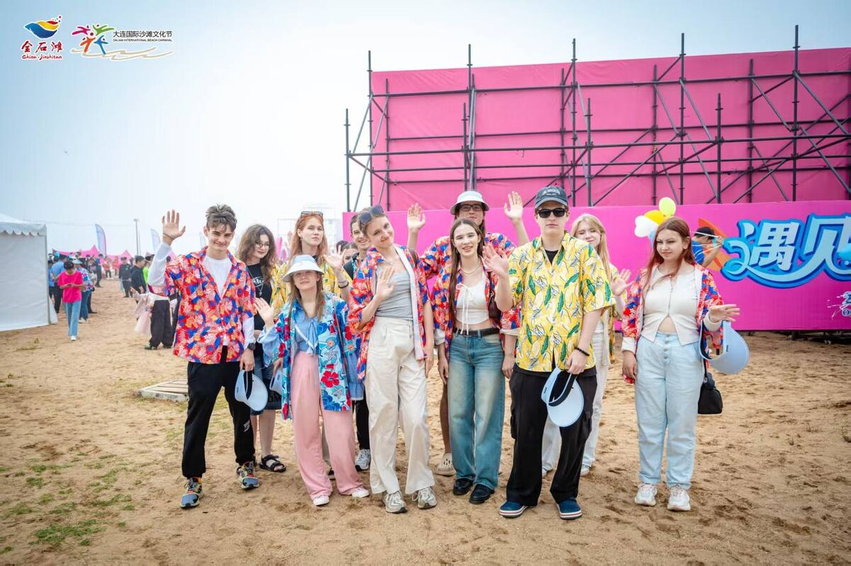 На открытии 21-го Даляньского международного фестиваля пляжной культуры