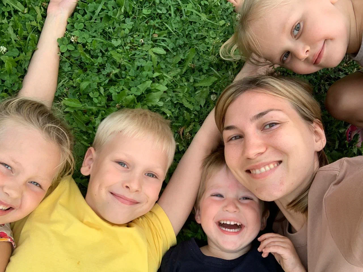 Дарья Кулумбегова — главный методолог академии. Психолог, специалист по детско-родительским отношениям. Более 7 лет в альтернативном образовании. Сооснователь университета для родителей "Университет Баланса". Запустила федеральный проект KID-FRIENDLY, делающий большие мегаполисы дружелюбными для детей и их родителей.