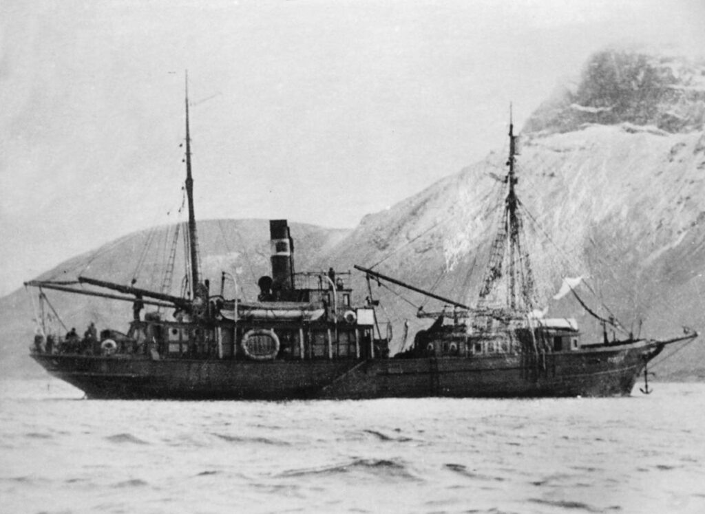 НИС «Персей» в районе архипелага Новая Земля. Северный Ледовитый океан, 1926-1927 годы. Фото: Фотохроника ТАСС