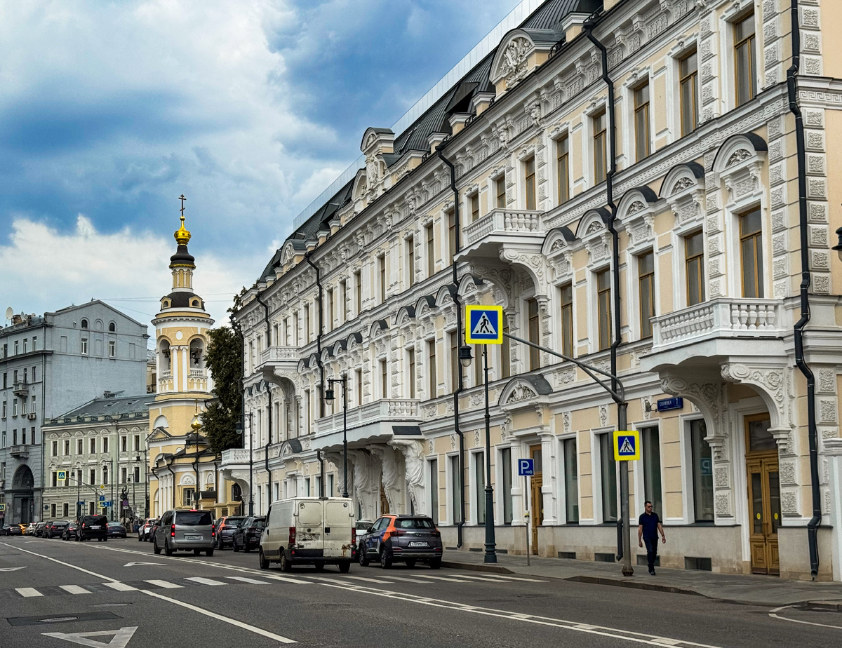 Дом с атлантами на Солянке. Фото автора