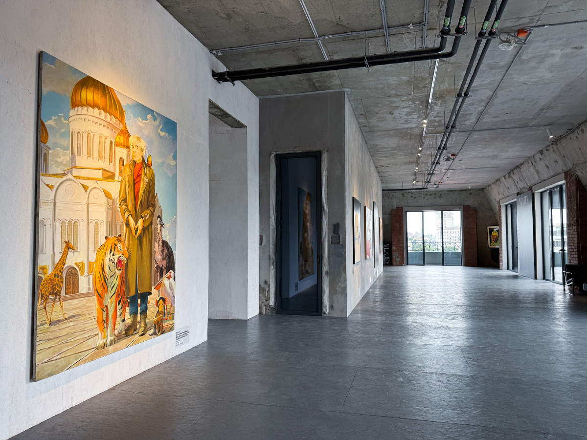 Предаукционная выставка-показ в Доме с атлантами. Фото автора