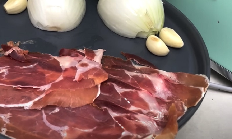 Кальмары по‑баскски: начинка с хамоном и овощами — быстрый рецепт, который станет любимым