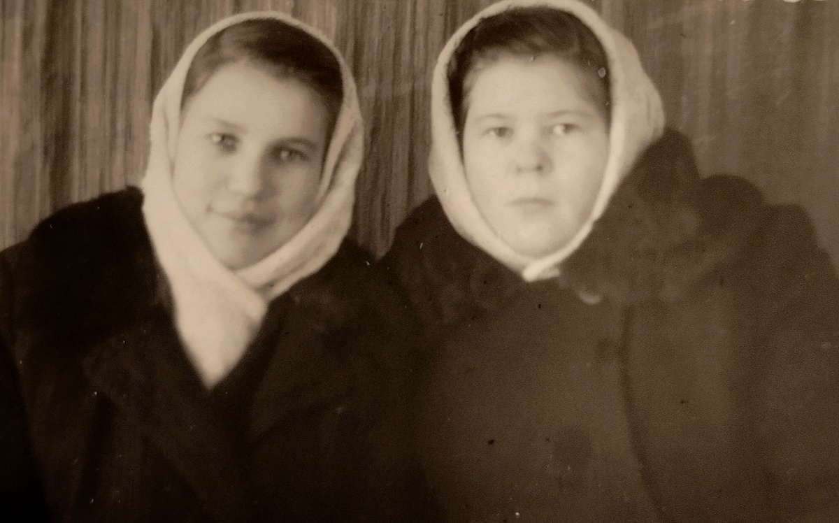 Конец 40-ых годов, слева - та самая Маша.