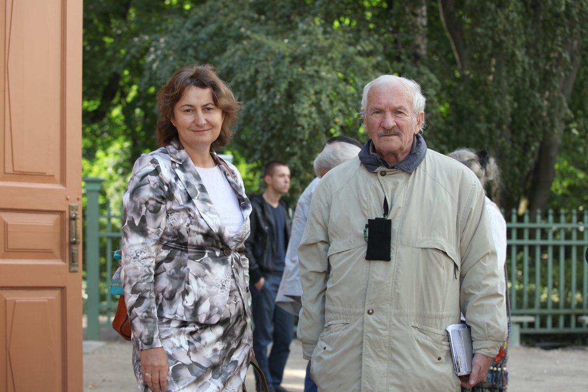 На фото: Лидия Сычева и Виктор Лихоносов в Хамовниках
