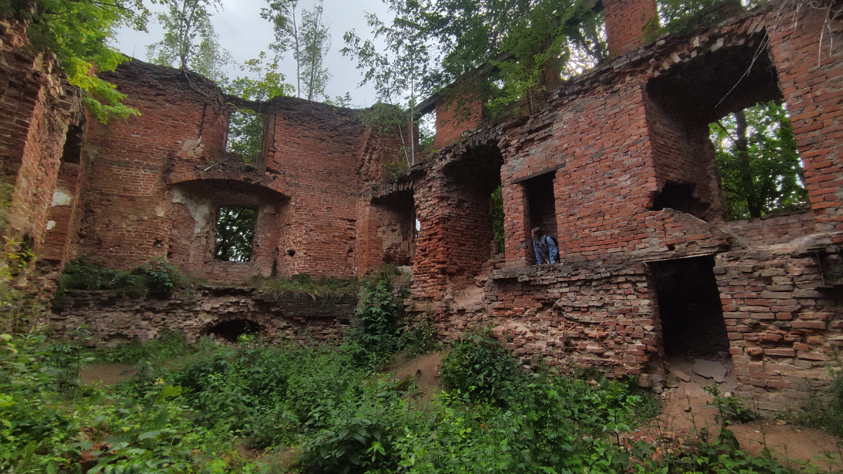 Руины западного флигеля замка Гердауэн