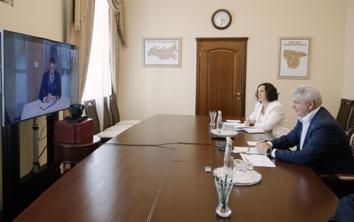 Александр Аржаных, Александр Гусев, Ольга Извекова (Фото: пресс-служба правительства Воронежской области)