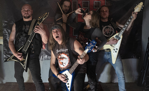 Группа"Steel Inferno".фото из открытого доступа.