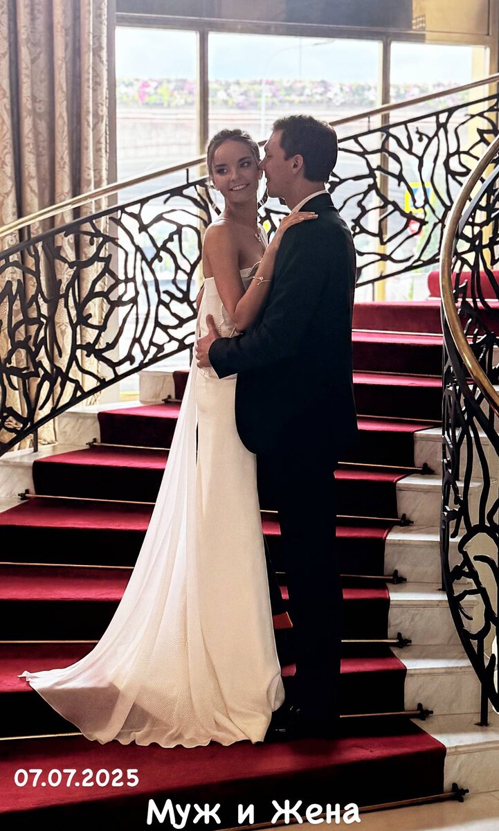    Дина Аверина вышла замуж за Дмитрия СоловьеваСоцсети