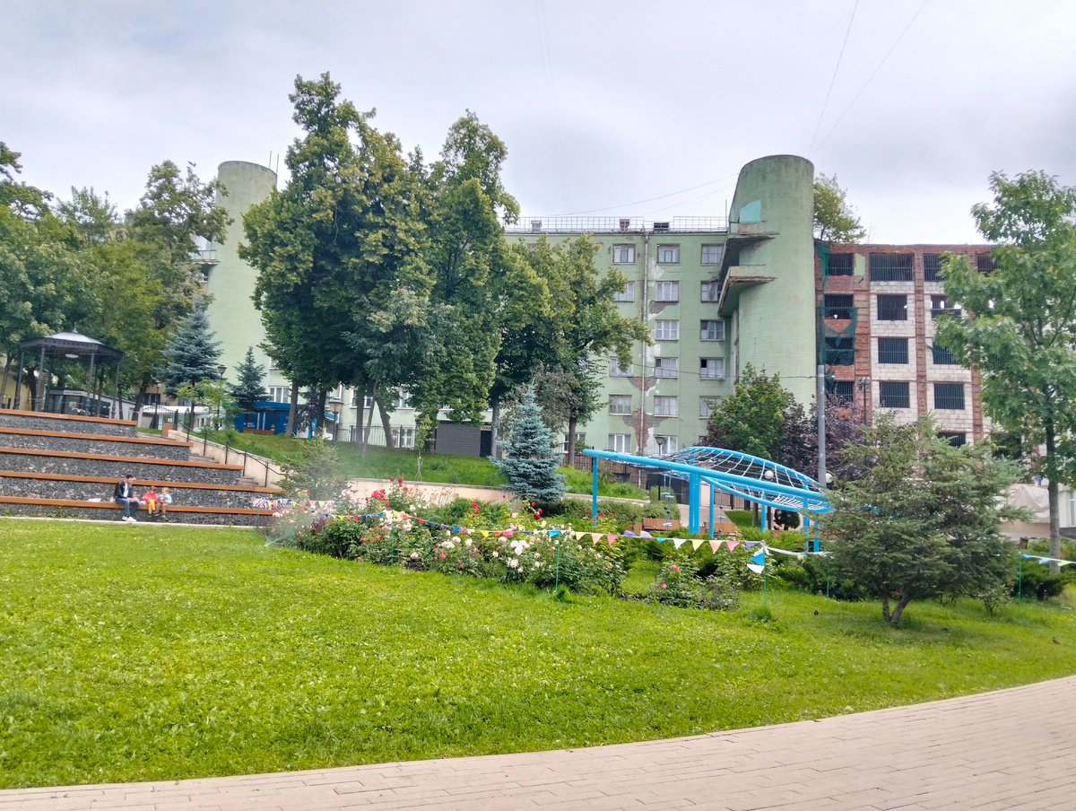 Парк "Горка" и корпуса общежития