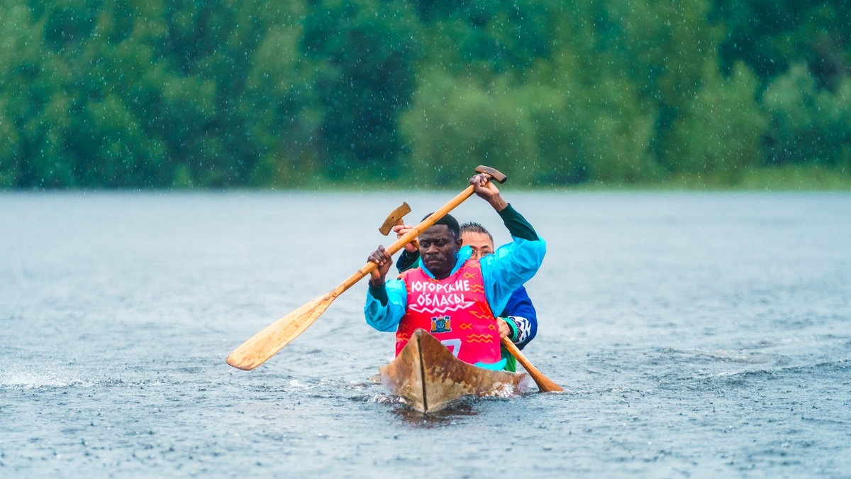    Международные участники «Югорских обласов» показали необычную технику гребли