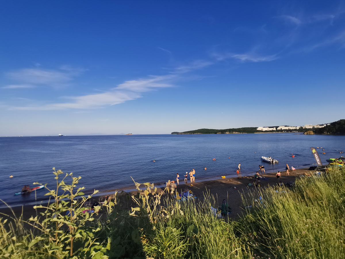Идеально заехать искупаться уже под вечер, когда основной наплыв горожан устремляется по домам