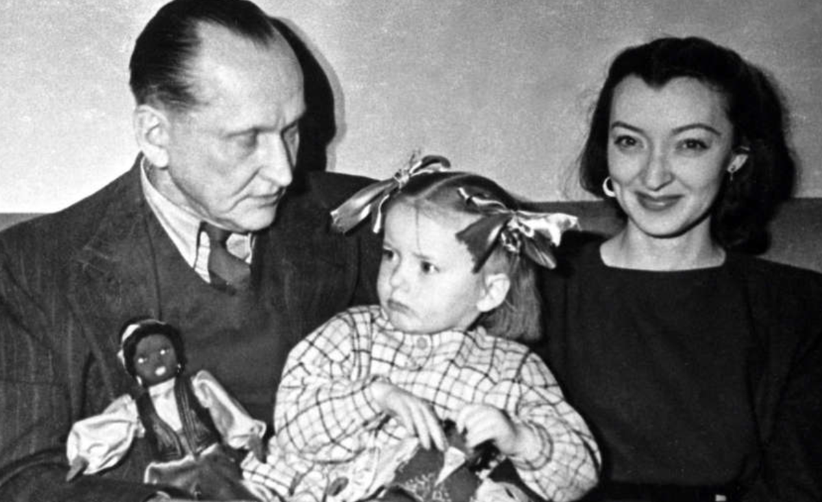 Марианна Вертинская с отцом и мамой