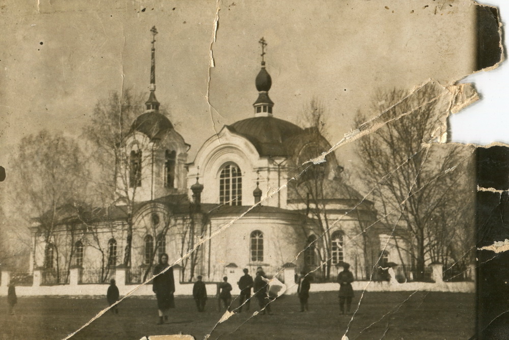 Собор Святой Живоначальной Троицы, восточный и южный фасады (начало 1920-х). Фото: личный архив Константина Печёрина