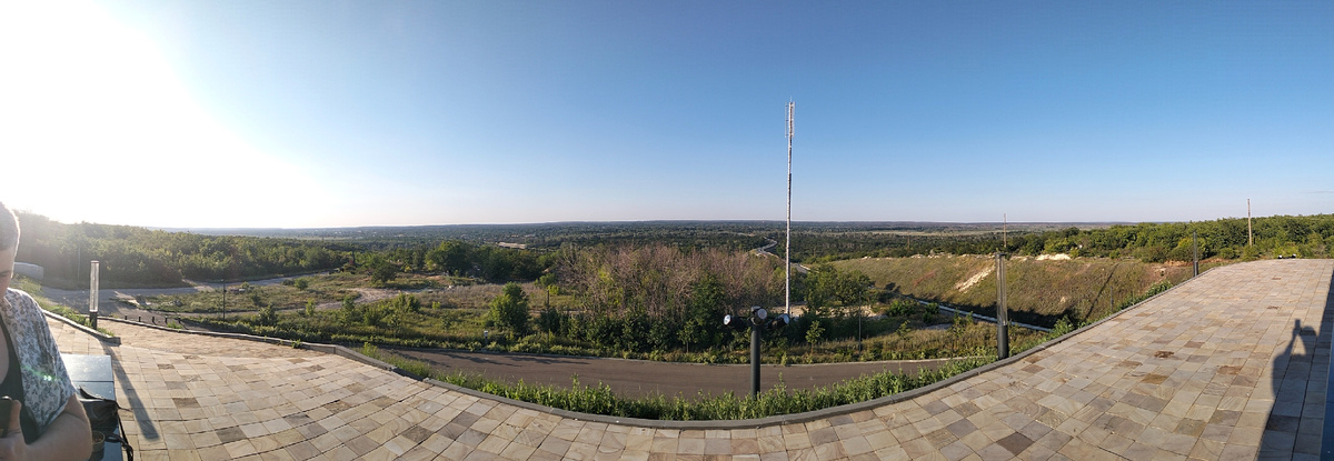 Попыталась сделать панораму. Гадкий, гадкий телефон.