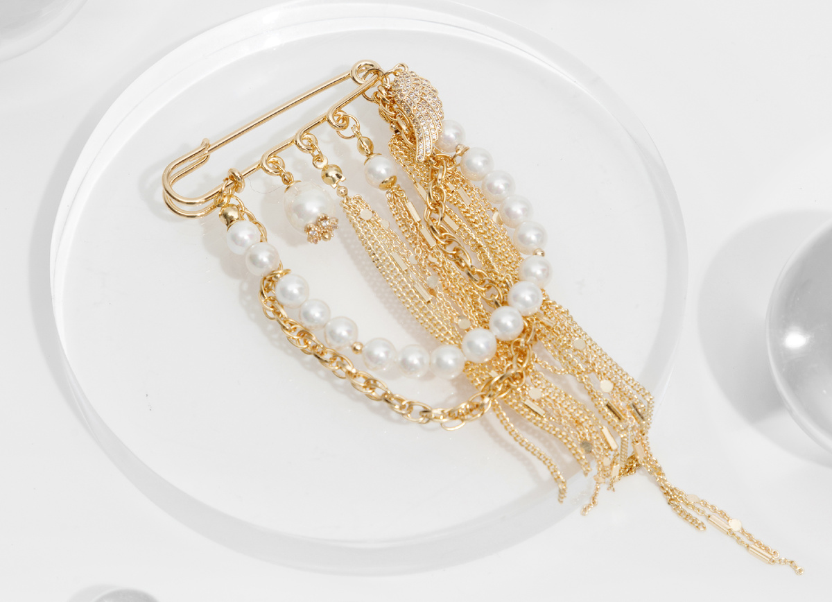 Брошь-булавка с натуральным белым жемчугом бренда Luceria Line