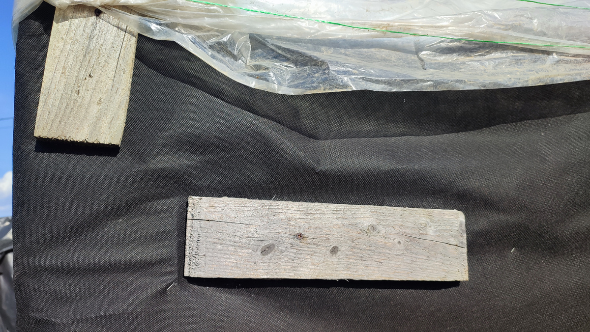 Там где спанбонд, он ещё цел. 