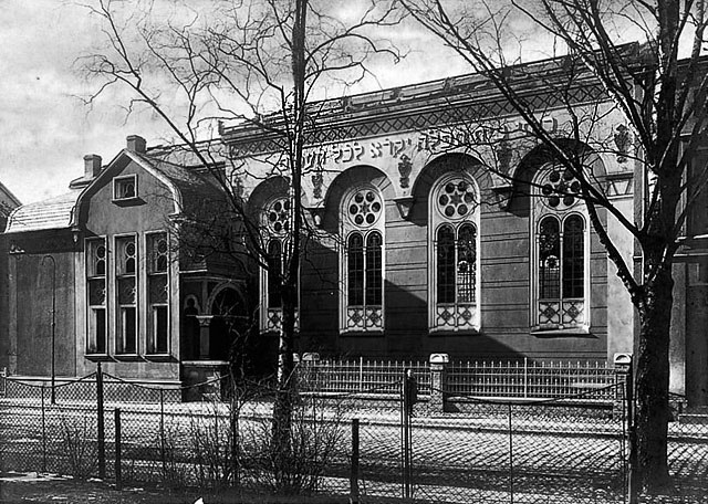 Дом Мой назовётся домом молитвы для всех народов! Фасад инстербургской синагоги на Форхештрассе после перестройки фасада в 1908/10 годах. В таком виде храм просуществовал до 1938 года.